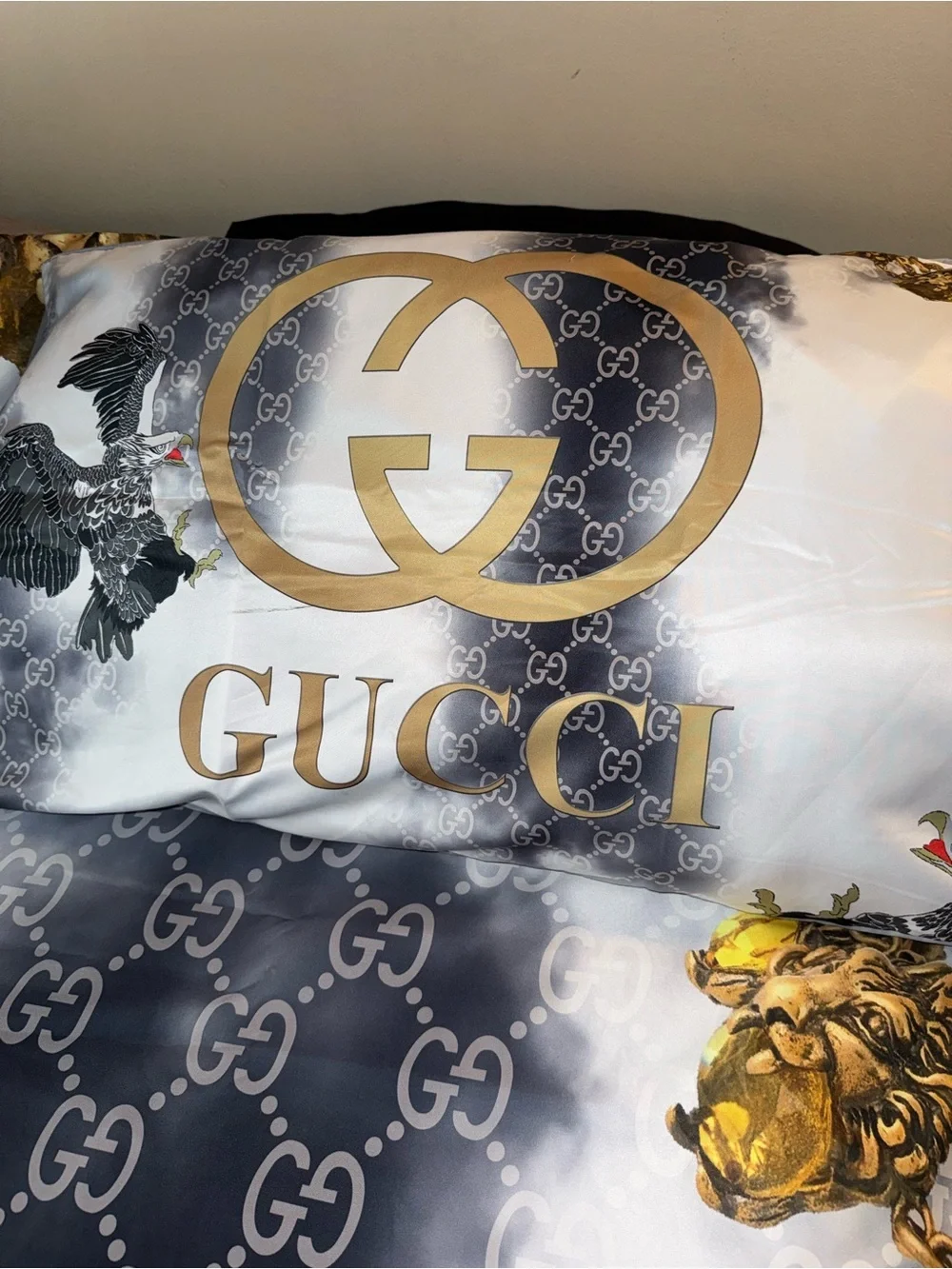 The Unbranded Brand queen size